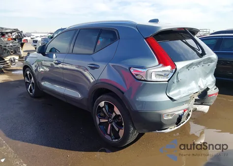 2020 Volvo Xc40 T4 Momentum z USA, uszkodzony, nr VIN YV4AC2HK7L2262164